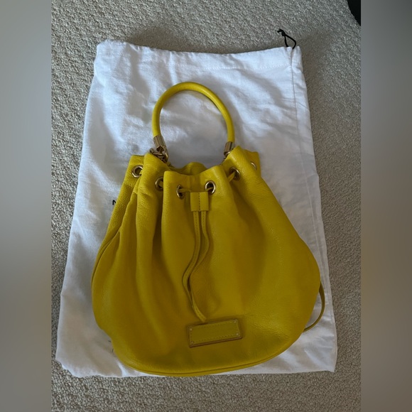 Marc by Marc Jacobs 2 way drawstring leather bag in yellow colour - Picture 7 of 10